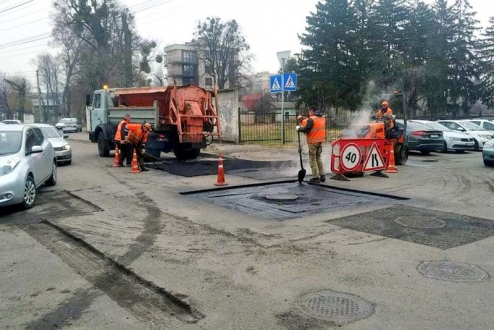 Працівники КП ШЕУ Солом’янського району утримують дорожньо-транспортну  інфраструктуру