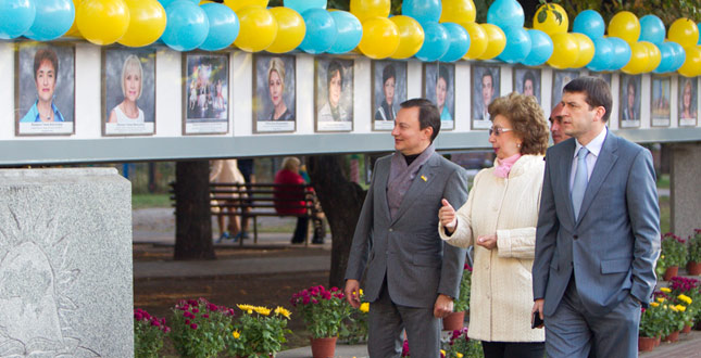 У сквері біля пам‘ятника К. Ушинському відзначали 10-річчя з дня заснування єдиної в Україні Алеї педагогічної слави
