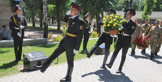 У Солом’янському районі відкрили Алею слави на честь загиблих військовослужбовців у зоні АТО