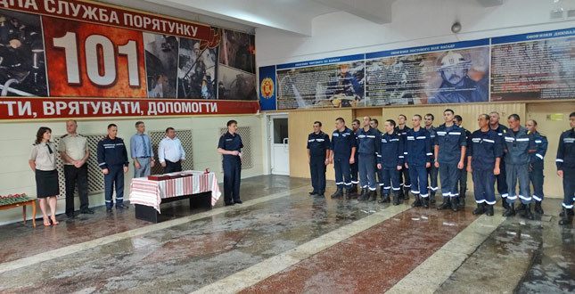 У Солом’янському районі нагородили пожежників, які ліквідовували пожежу на нафтобазі у Васильківському районі