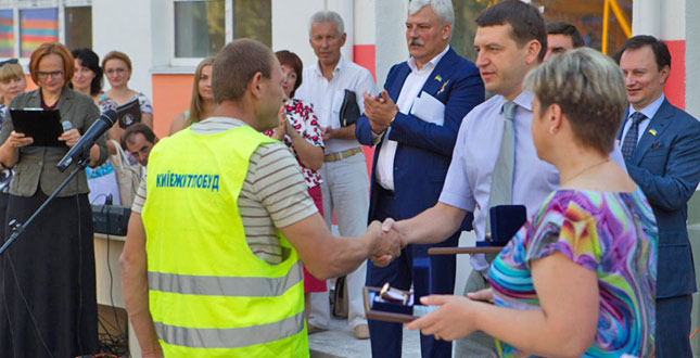 Напередодні професійного свята Максим Шкуро привітав будівельників району