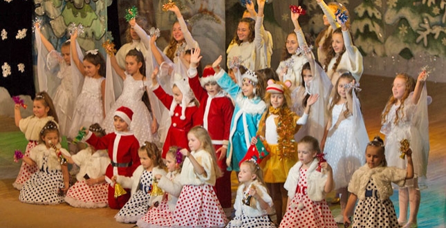 Максим Шкуро привітав дітей зі святами у Центрі дитячої та юнацької творчості