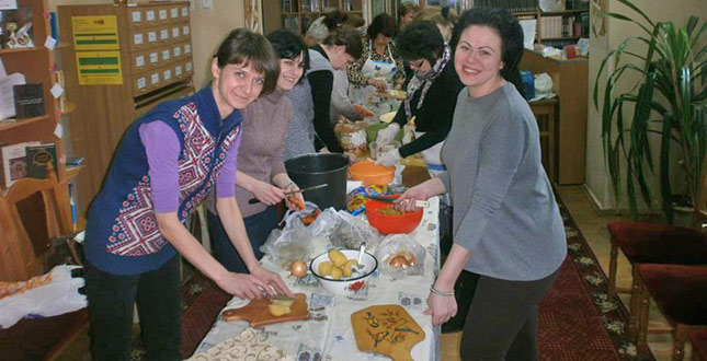 Бібліотекарі Солом’янського району започаткували доброчинну ініціативу «Недільний обід у шпиталі»