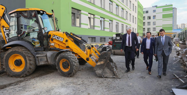 Завершується будівництво нової школи на розі вулиць Лебедєва-Кумача і Тетяни Яблонської