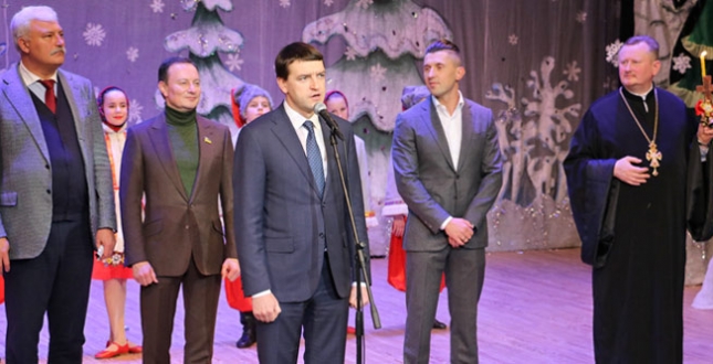 Максим Шкуро привітав дітей з новорічними святами у Центрі дитячої та юнацької творчості