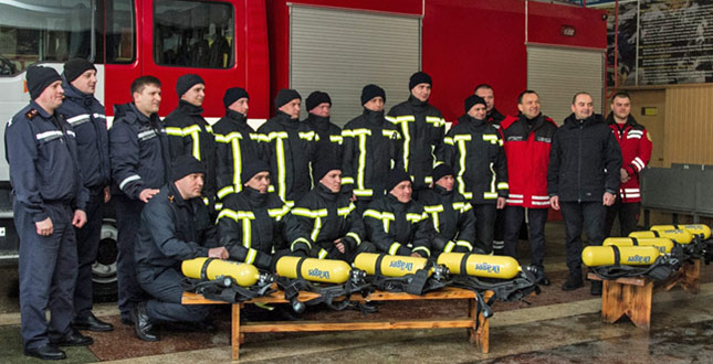 Солом’янські рятувальники отримали нові дихальні апарати та комплекти бойового одягу