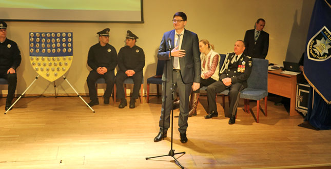 Голова району Ігор Довбань привітав випускників «Академії патрульної поліції»
