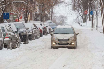 Водіїв закликають завтра не виїжджати на приватних авто – у Києві очікуються значні опади