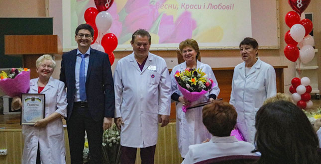 Голова району Ігор Довбань привітав жінок-медиків зі святом весни - 8 березня