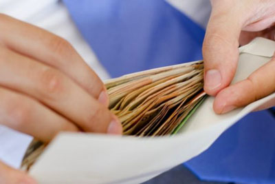 В столичному управлінні Пенсійного фонду України пояснили, чому громадянам не вигідні зарплати «в конверті»