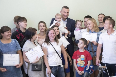За останніх два роки понад 100 дітей-сиріт отримали власні квартири в Києві