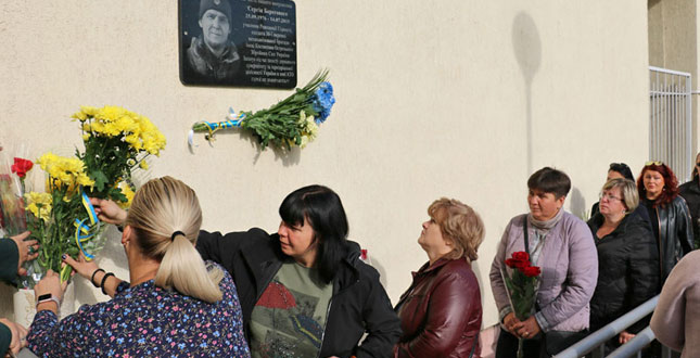 У Солом’янському районі відкрили меморіальну дошку захиснику України Сергію Береговому