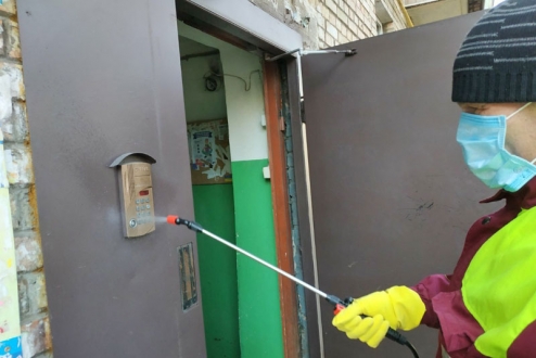 Триває дезінфекція місць загального користування в житлових будинках Солом’янського району