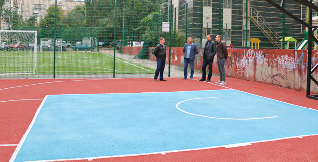 У Солом’янському районі відкрили сучасні баскетбольний і футбольний майданчики