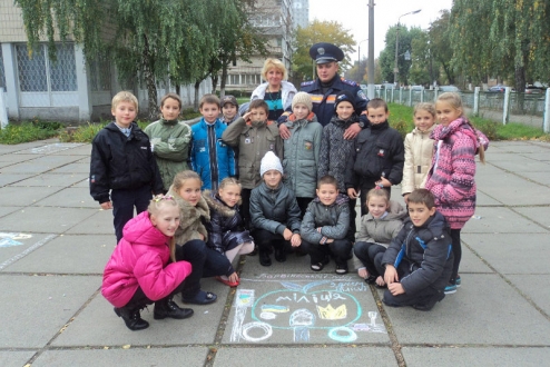 Учні 4-11 класів СЗШ № 60 комплексного розвитку дітей «Росток» м.Києва провели акцію «Дотримуйся правил! Це життя! І не тільки твоє…»