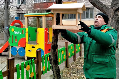 У Солом'янському районі влаштують 40 годівничок в рамках акції "Нагодуй птахів взимку"